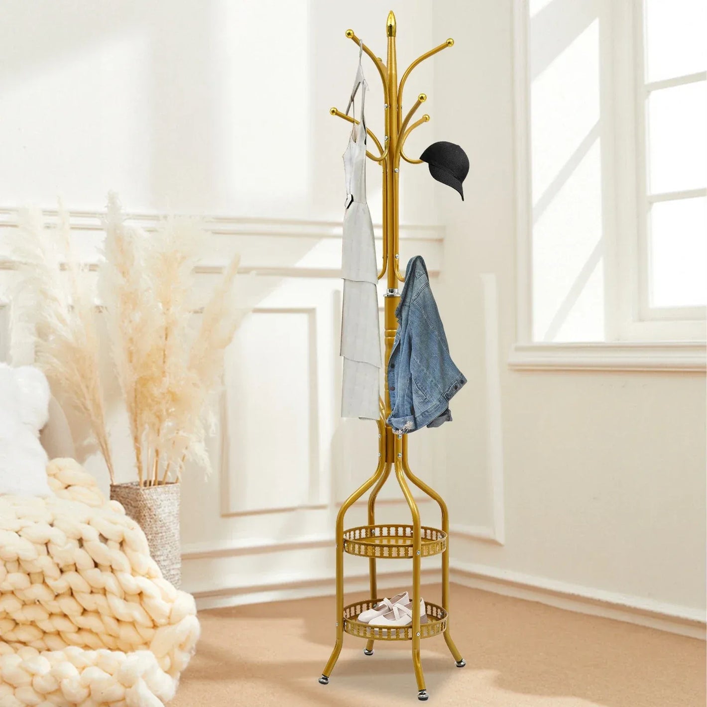 Cuier de Podea Metalic Auriu – 34 x 189 cm, cu Cârlige Multiple și 2 Rafturi de Depozitare